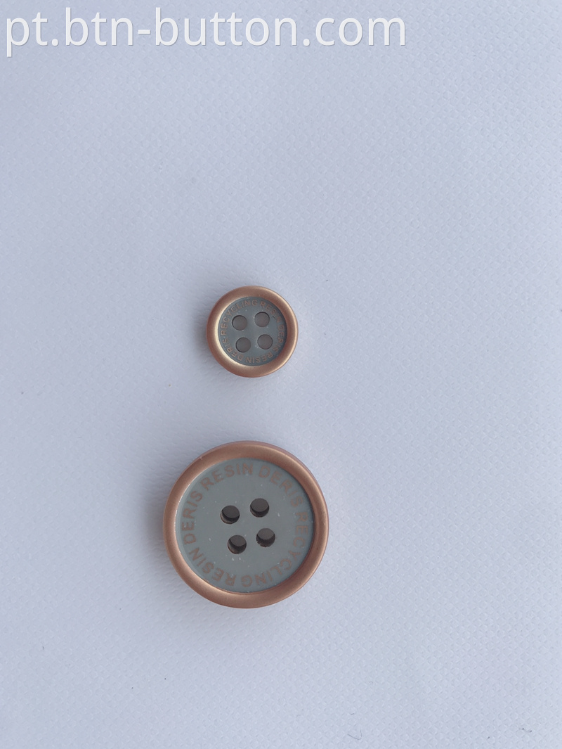 Recycled recycled resin clothing buttons